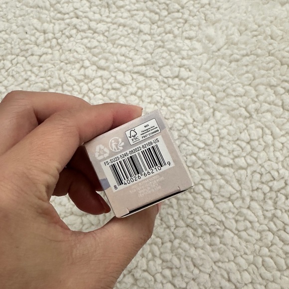 Fenty Skin
Hydra Vizor Broad Spectrum SPF 15 Sunscreen Hand Cream - Picture 4 of 7